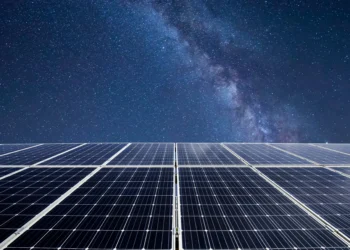 Painéis solares no espaço podem gerar 80% da energia da Europa até 2050, diz estudo