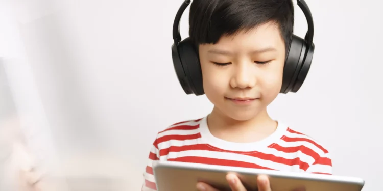 Ler ou ouvir? o que ensina mais, segundo a neurociência