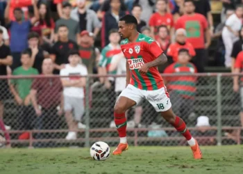 Denis convoca torcida da Lusa para duelo contra o Mixto-MT no Canindé