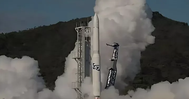 Primeiro foguete australiano cai 14 segundos após lançamento; confira vídeo