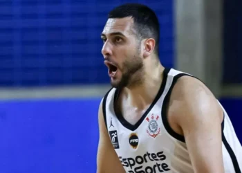 Corinthians vence Pinheiros no fim e mantém 100% no Paulista