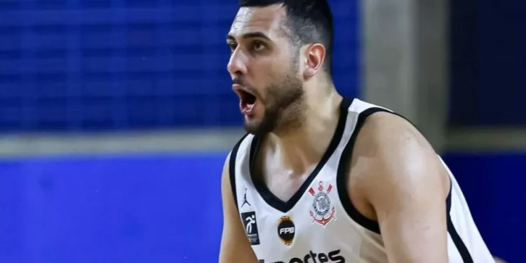 Corinthians vence Pinheiros no fim e mantém 100% no Paulista