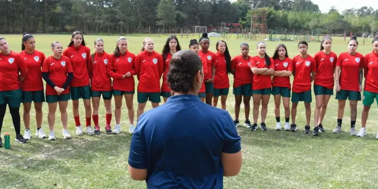 Daniela Alves inicia trabalho no sub-20 feminino da Lusa e foca em adaptação rápida ao time