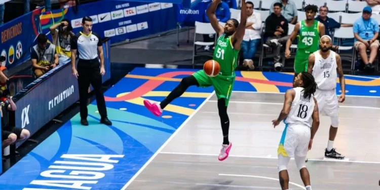 Brasil desgarra no 3º quarto e garante classificação às quartas