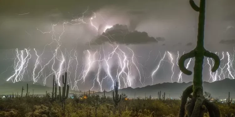 Maior raio já registrado percorreu o equivalente à distância entre Curitiba e Rio de Janeiro