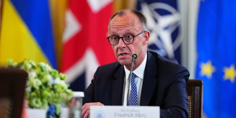 Merz insiste em cessar-fogo após Trump ter dito que é desnecessário