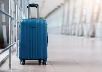 Mulher detida por viajar com criança dentro de mala na Nova Zelândia