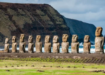Mar pode ‘engolir’ moais da Ilha de Páscoa até 2080, diz estudo