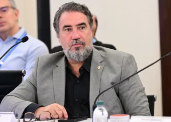 Blogueiro é obrigado a se retratar com Castanheira após decisão judicial 