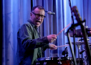 O bizarro álbum de sons de Fred Armisen, Tio Chico de ‘Wandinha’