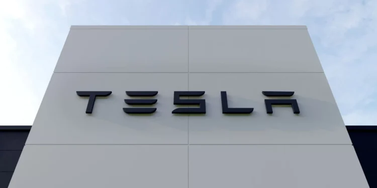 Tesla é processada na Austrália por “promessas vazias” de direção autônoma