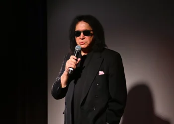 Gene Simmons, do Kiss, sofre acidente de carro; saiba estado de saúde