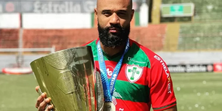 Zagueiro campeão pela Portuguesa anuncia aposentadoria e inicia nova função