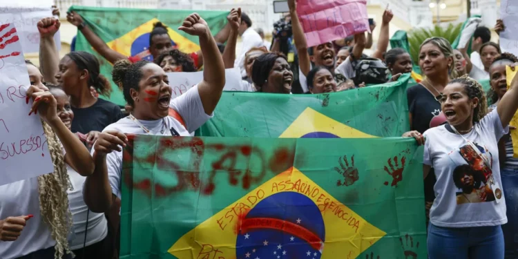 Moradores do Alemão e da Penha protestam contra mortes em operação