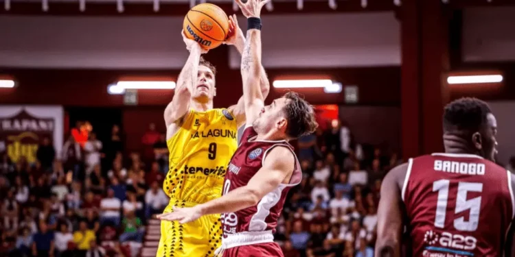 Huertas faz nove pontos e Tenerife estreia com vitória na Champions