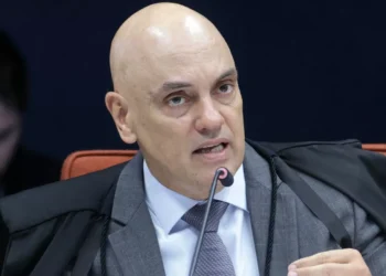 Moraes proíbe visita de presidente do PL a Bolsonaro