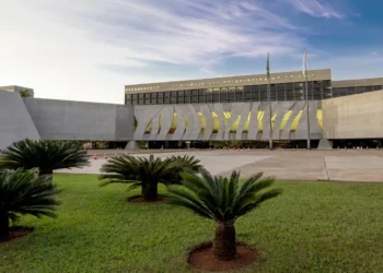 STJ suspende operações da Refinaria de Manguinhos, no Rio