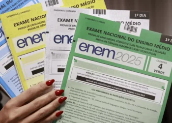 Como corrigir a redação do ENEM pelo app do MEC?