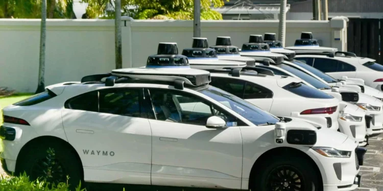 Robotáxis da Waymo enfrentam seu maior desafio: as rodovias