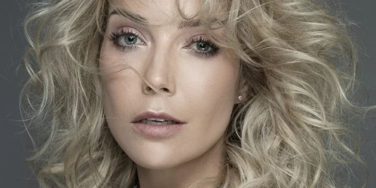 Luiza Possi se diz criticada por amigos após virar evangélica