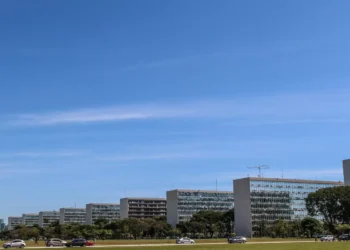 Governo reduz para R$ 7,7 bi congelamento de despesas no Orçamento