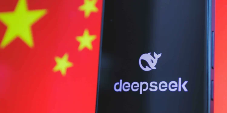 Versão compacta do DeepSeek R1 elimina filtros políticos