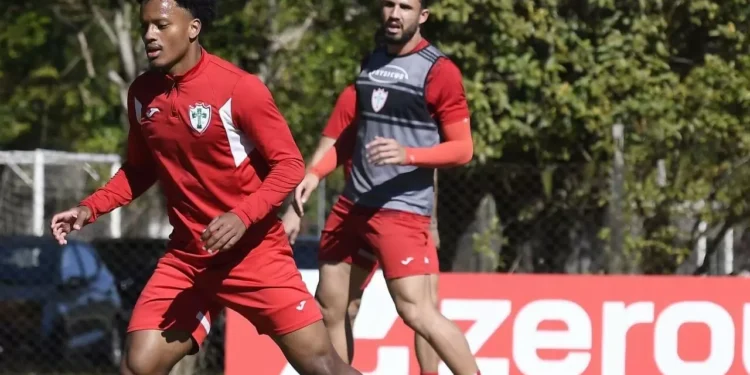 Keven Coloni volta aos treinos e participa de atividade no terceiro dia de pré-temporada da Lusa