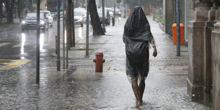 Defesa Civil alerta população para tempestade no Sul e Centro-Oeste