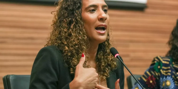 Expectativa é que mulheres sejam ouvidas, diz Anielle sobre marcha