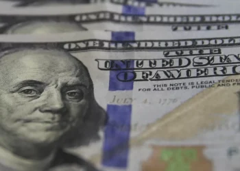 Dólar sobe para R$ 5,33 com espera de dados econômicos nos EUA