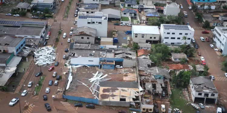 Governo garante verbas e serviços após tornado que atingiu o Paraná