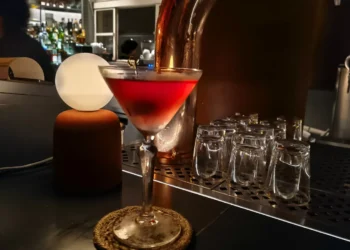 Do vinil ao copo: bartenders criam coquetéis inspirados pela música