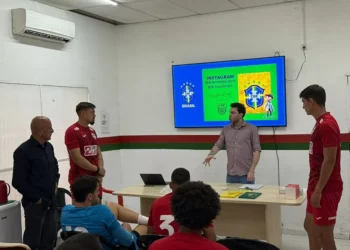 Elenco da Portuguesa participa de palestra antidoping no CT do Parque Ecológico 