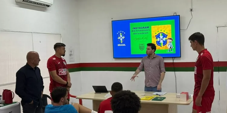 Elenco da Portuguesa participa de palestra antidoping no CT do Parque Ecológico 