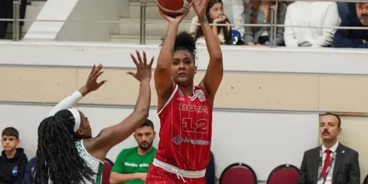 Damiris Dantas ultrapassa 150 pontos pelo Botas na liga turca