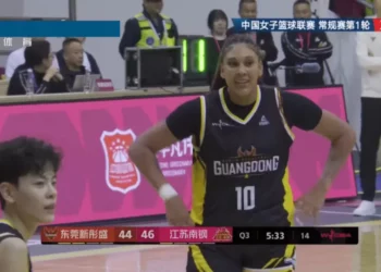 Kamilla Cardoso flerta com duplo-duplo em vitória sobre ex-time na China