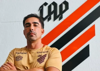Após saída do sub-20 da Lusa, Alexandre Lemos é anunciado no Athletico-PR