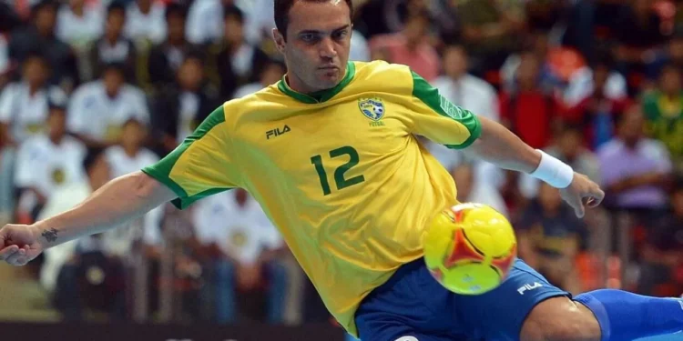 Falcão relembra passagem pela Portuguesa e diz não ter recebido salários