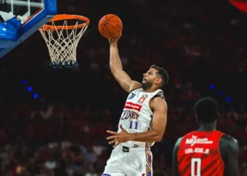 Tim Soares soma nove pontos em atropelo do Sydney Kings na liga australiana