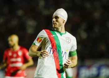 Portuguesa oficializa saída do zagueiro Robson