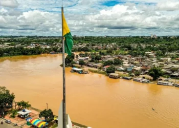 Rio Acre supera cota de inundação em Rio Branco, mas deve baixar