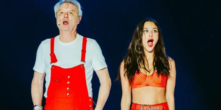 Encontro de gerações: David Byrne lança cover inusitado de Olivia Rodrigo