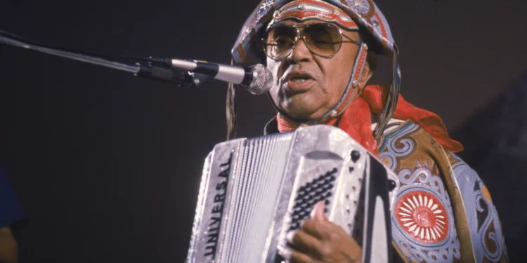 Luiz Gonzaga é homenageado com disco inédito gravado por orquestra