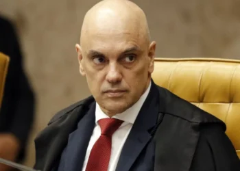 Moraes autoriza visitas de filhos e enteada a Bolsonaro