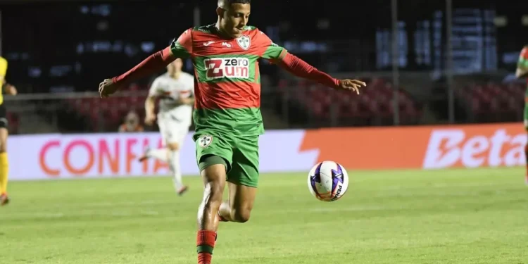 João Vitor valoriza coletivo após liderar ranking entre laterais no Paulistão