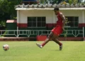 Lusa integra zagueiro que jogou a Copinha aos treinos antes de duelo com o Primavera