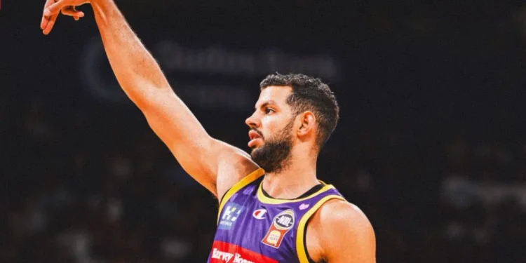 Tim Soares faz 10 pontos em vitória apertada do Sydney Kings