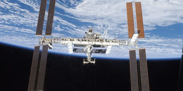 Problema médico força volta antecipada de astronautas da Nasa