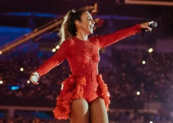 Ivete Sangalo vira alvo de denúncia no Ministério Público por dança com criança