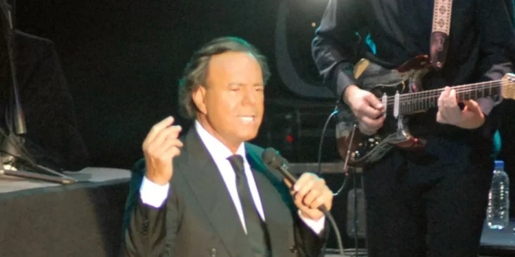 A resposta de Julio Iglesias a acusações de abuso sexual: ‘Profunda tristeza’